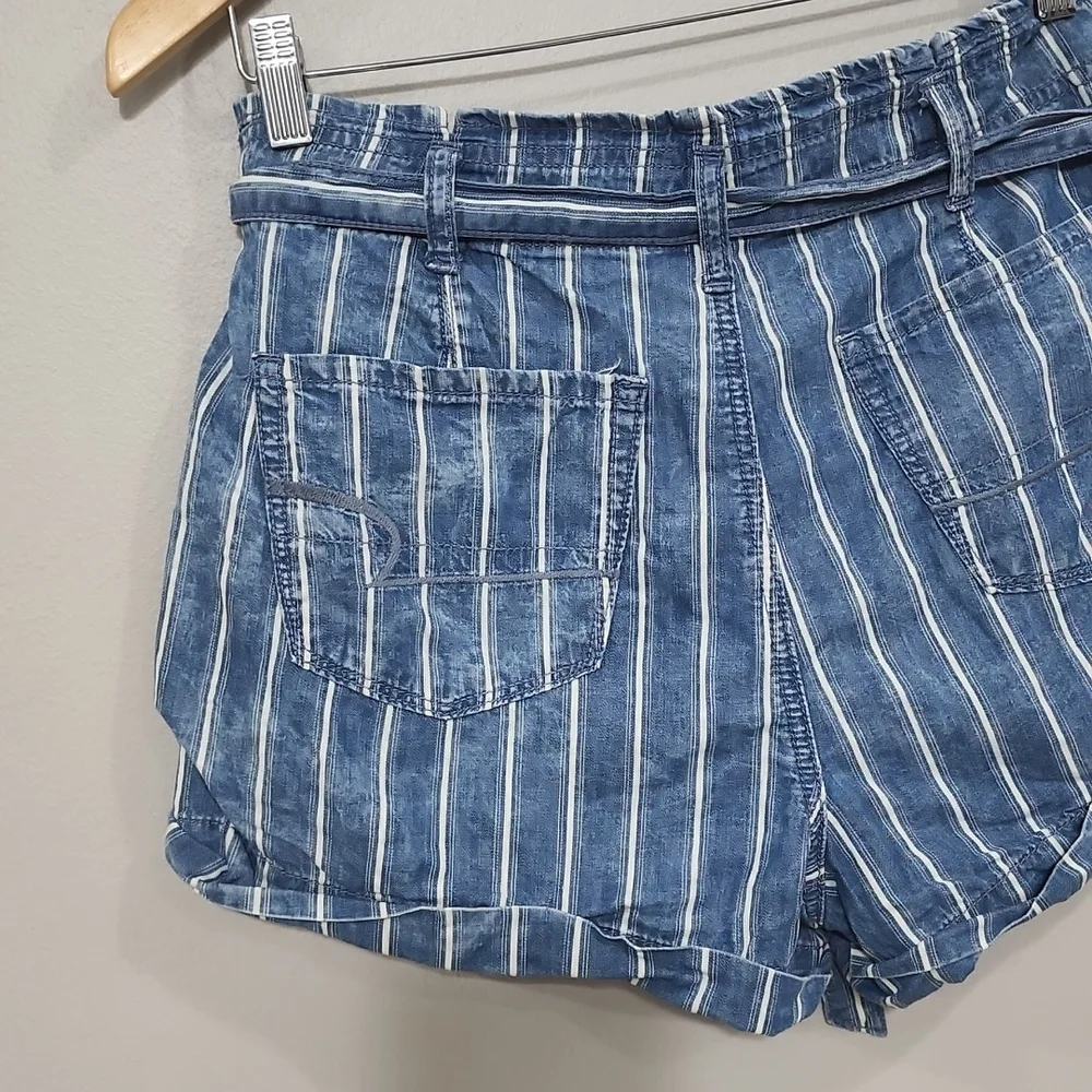 American Eagle Shorts Striped Belted Chambray High Rise Size 8‎